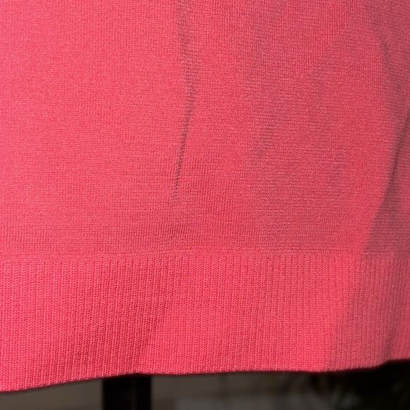 Lululemon Long Slv Pink Top with a very large but descrete logo over the front - Picture 6 of 15